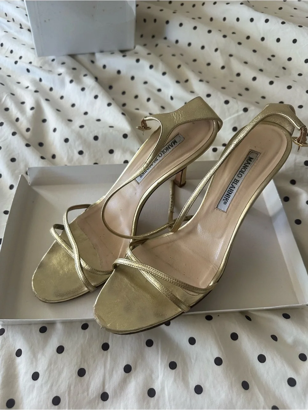Gold manolos